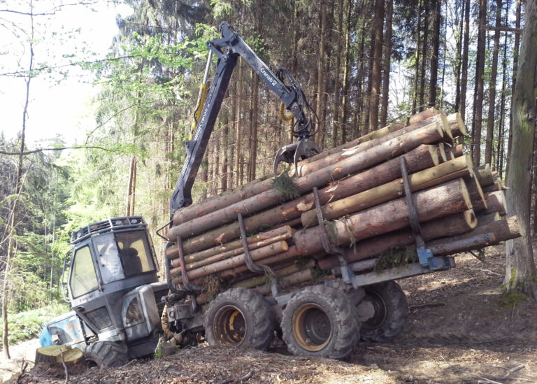 tsekkiläinen metsätraktori
